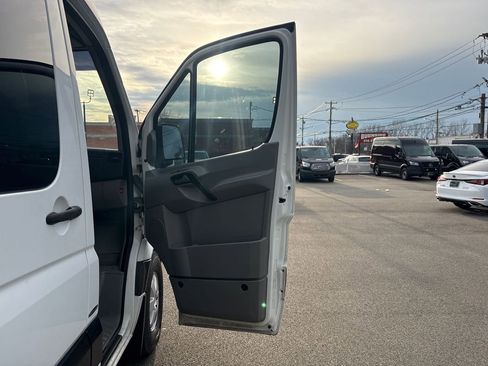 Used 2015 Mercedes-Benz Sprinter 2500 image 36