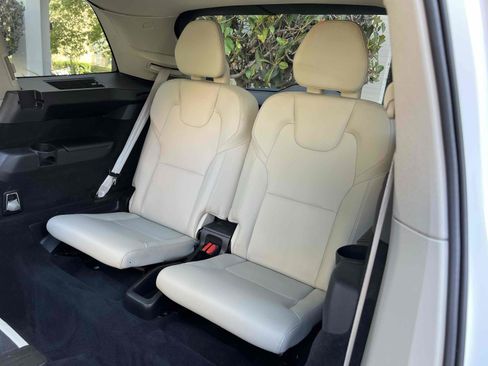 Used 2022 Volvo XC90 T6 Momentum w/ Advanced Package AWD/4WD image 16