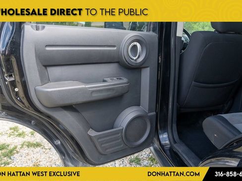 Used 2007 Dodge Nitro SXT RWD image 12