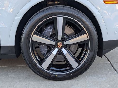 New 2026 Porsche Cayenne Coupe image 29