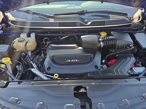 Used 2018 Chrysler Pacifica Touring-L image 31