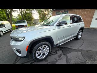 Used 2022 Jeep Grand Cherokee Limited image 1