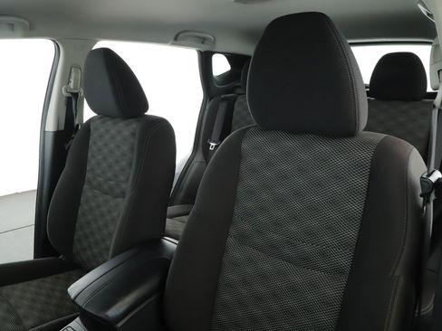 Used 2019 Nissan Rogue Sport SV w/ All-Weather Package AWD/4WD image 4