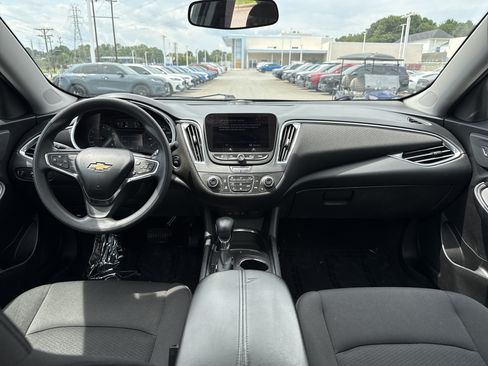 Used 2021 Chevrolet Malibu LT FWD image 33