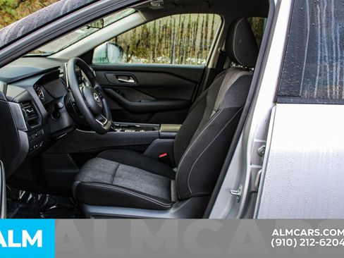 Used 2024 Nissan Rogue SV image 14