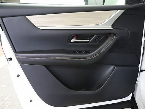 Used 2025 MAZDA CX-90 3.3 Turbo w/ Preferred Package image 13