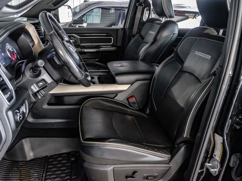 Used 2019 RAM 2500 Laramie w/ Black Appearance Package AWD/4WD image 29