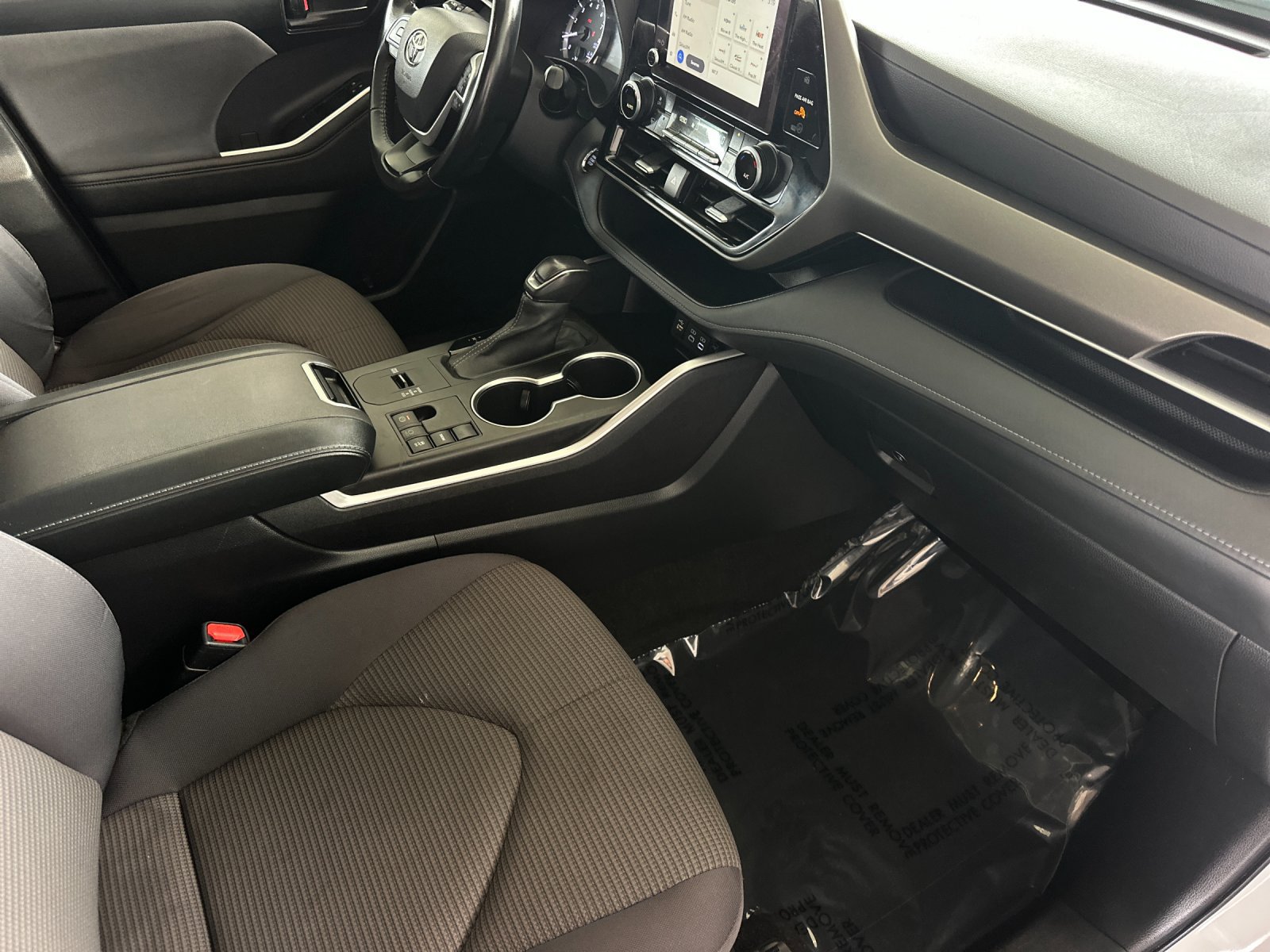 Used 2023 Toyota Highlander LE FWD image 16