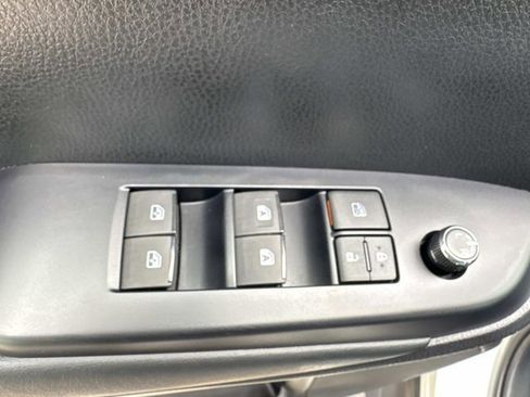 Used 2019 Toyota Highlander XLE image 11