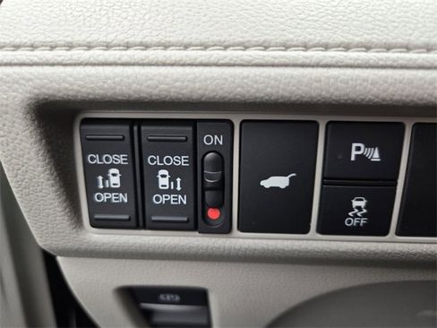 New 2026 Honda Odyssey Touring image 18