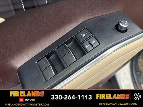 Used 2021 Toyota Highlander Limited image 10