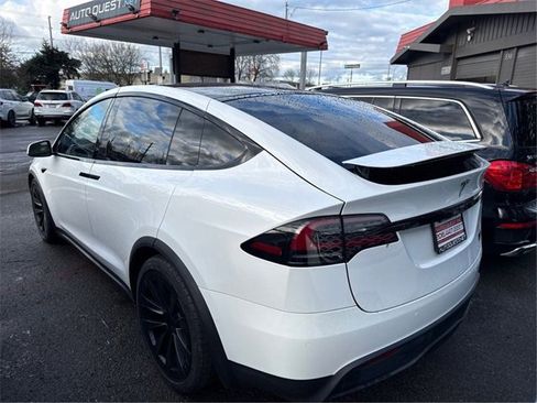 Used 2022 Tesla Model X Plaid image 17