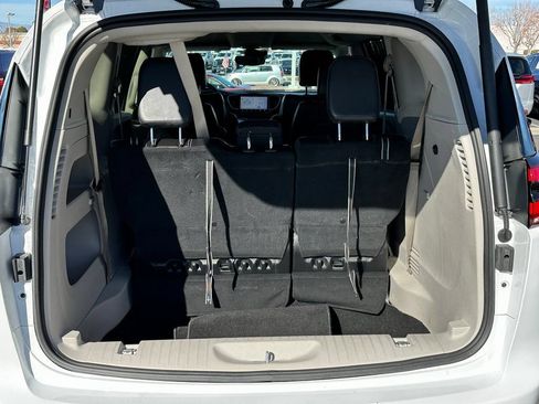 Used 2024 Chrysler Pacifica Touring-L FWD image 21