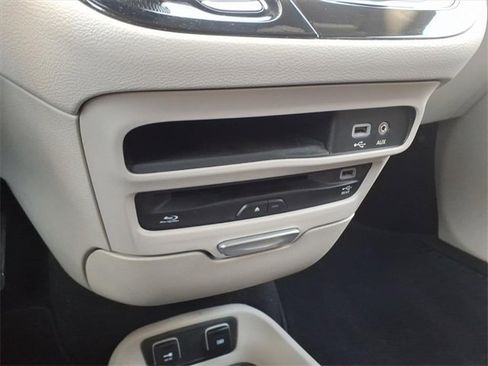 Used 2017 Chrysler Pacifica Touring-L Plus image 21