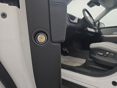 Used 2024 Rivian R1S Adventure AWD/4WD image 32