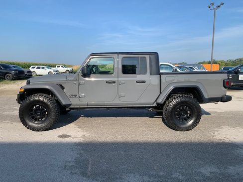 Used 2023 Jeep Gladiator Sport AWD/4WD image 3