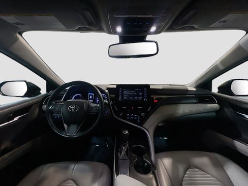 Used 2021 Toyota Camry SE w/ Convenience Package FWD image 16
