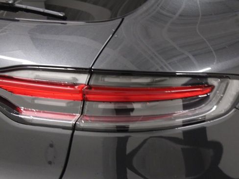 Certified 2025 Porsche Macan image 10