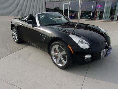 Used 2007 Pontiac Solstice Convertible w/ Premium Package RWD image 3