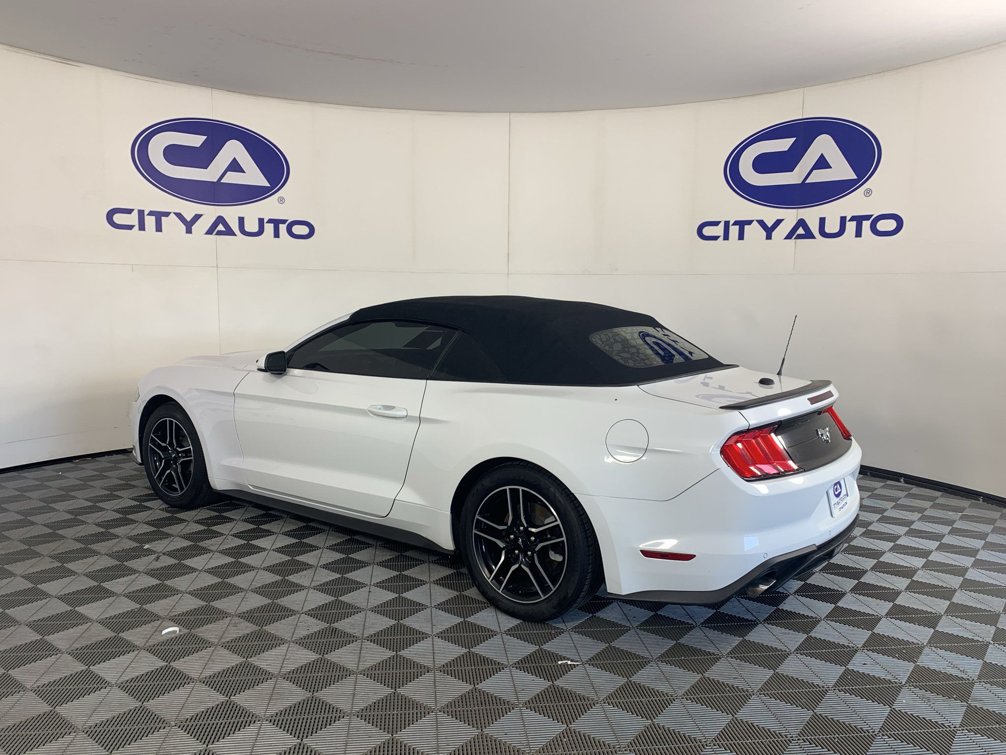 Used 2022 Ford Mustang Premium RWD image 6