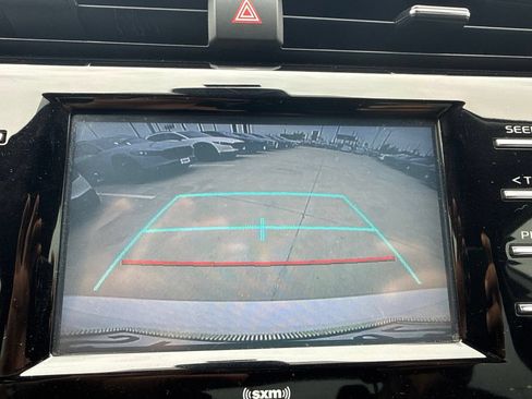 Used 2020 Toyota Camry SE FWD image 11