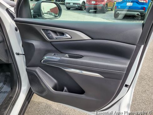 Used 2025 Chevrolet Traverse LT w/ LPO, Floor Liner Package FWD image 36