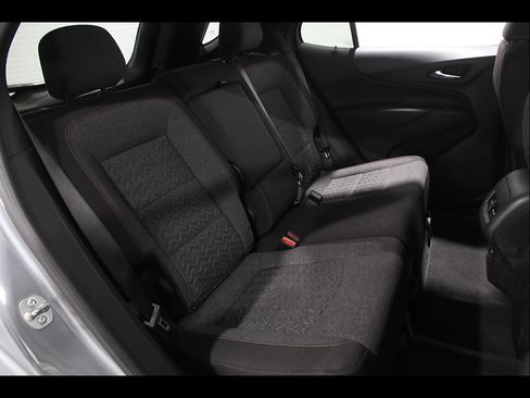 Certified 2024 Chevrolet Equinox LT FWD image 17