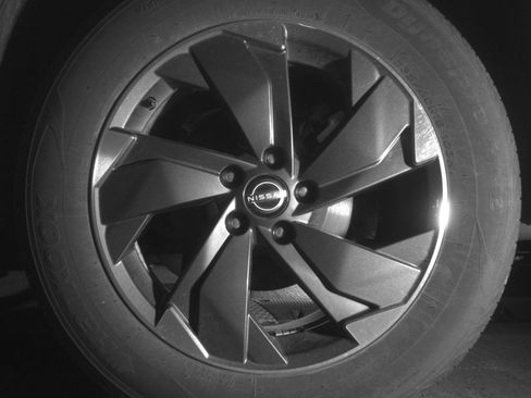 Used 2025 Nissan Rogue SV AWD/4WD image 17
