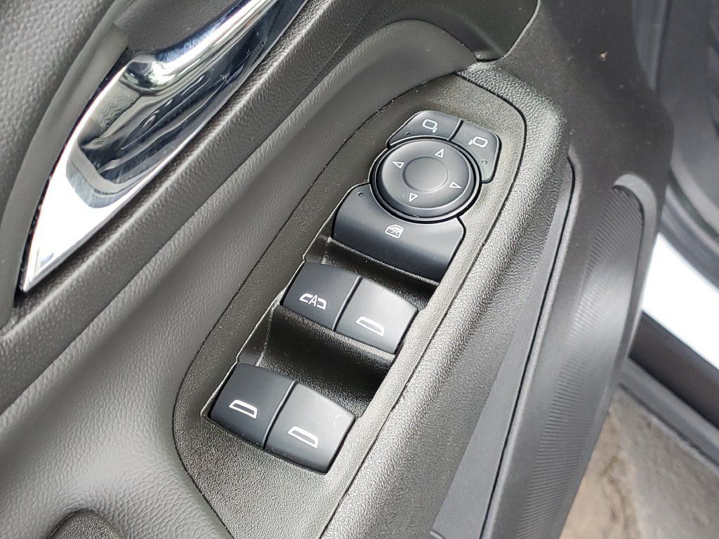 Used 2024 Chevrolet Equinox LT w/ LPO, Floor Liner Package FWD image 21