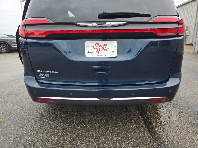 Used 2025 Chrysler Pacifica Select FWD image 16