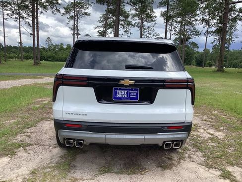 New 2026 Chevrolet Traverse LT w/ Driver Confidence Package FWD image 4