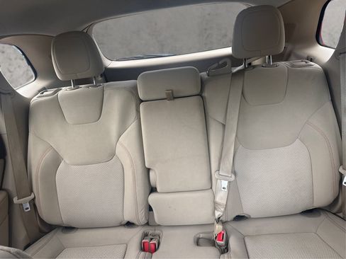 Used 2021 Jeep Cherokee Latitude FWD image 19
