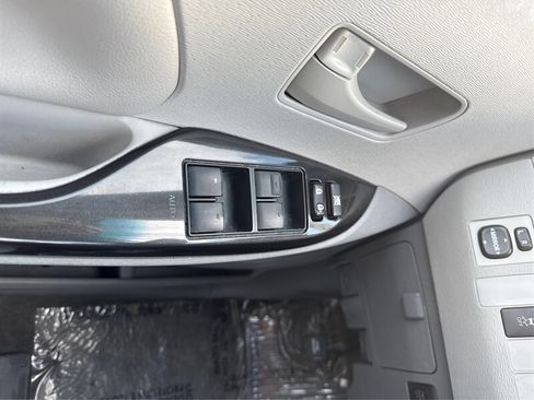 Used 2012 Toyota Sienna LE image 27