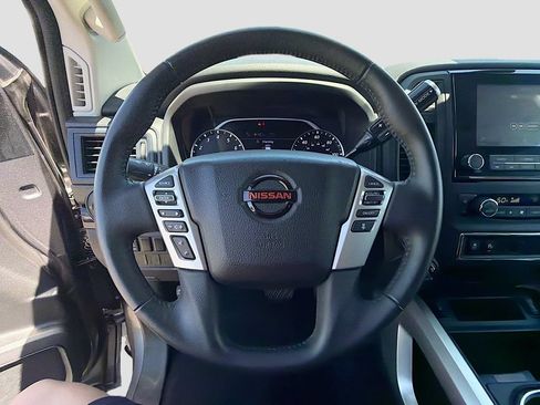 Used 2024 Nissan Titan SV w/ SV Convenience Package AWD/4WD image 11
