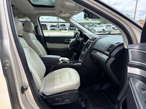 Used 2017 Ford Explorer Platinum AWD/4WD image 27