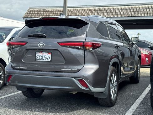 Used 2021 Toyota Highlander Limited AWD/4WD image 5