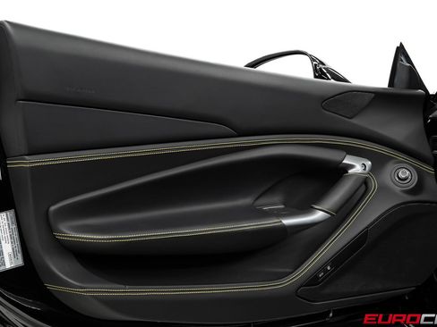 Used 2022 Ferrari F8 Tributo RWD image 29