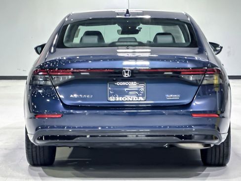 Used 2025 Honda Accord Touring image 9