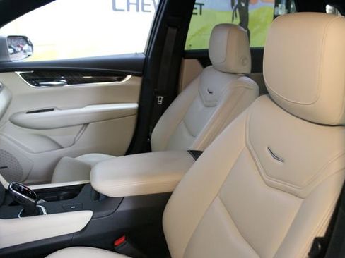 Used 2019 Cadillac XT5 FWD image 19