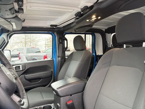 Used 2023 Jeep Gladiator Willys image 25