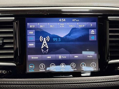 Used 2018 Chrysler Pacifica Limited w/ Advanced Safetytec Group FWD image 15