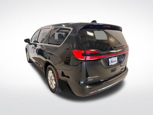 Used 2023 Chrysler Pacifica Touring-L FWD image 28