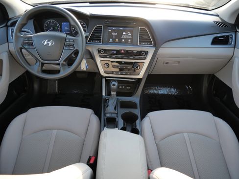 Used 2017 Hyundai Sonata SE w/ Cargo Package image 10