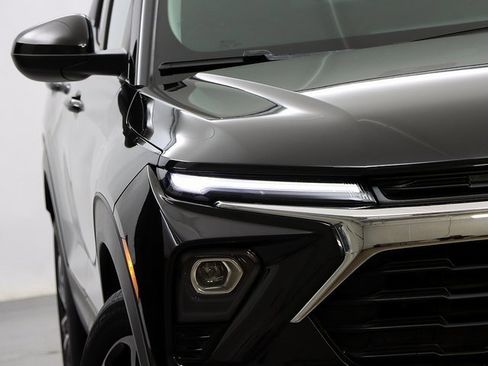 Used 2024 Chevrolet TrailBlazer LT w/ LT Cold Weather Package image 4