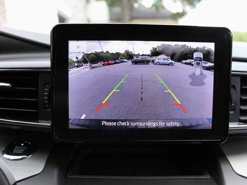 Used 2020 Ford Explorer XLT w/ Equipment Group 202A AWD/4WD image 21