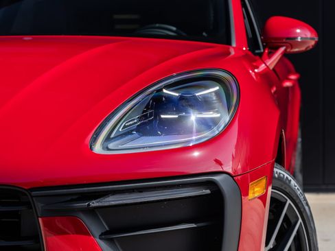 New 2026 Porsche Macan AWD/4WD image 17