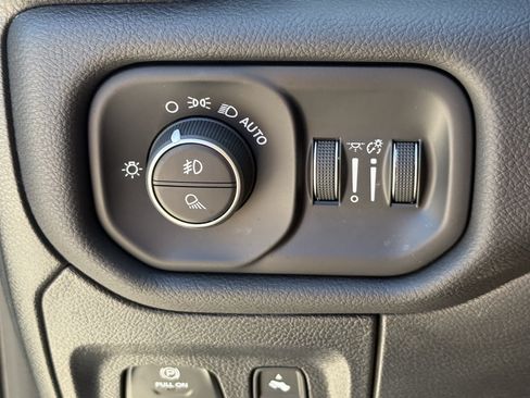 Used 2025 RAM 1500 Laramie w/ Sport Appearance Package AWD/4WD image 26