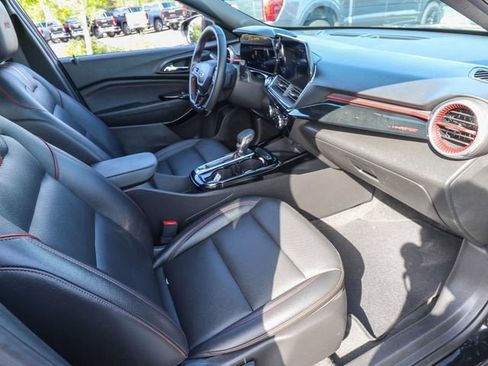 Used 2024 Chevrolet Trax RS w/ Sunroof Package FWD image 22