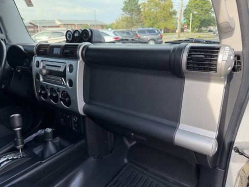 Used 2007 Toyota FJ Cruiser 4WD w/ Upgrade Pkg 2 image 13