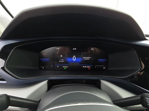 Used 2023 Volkswagen Taos SE image 16